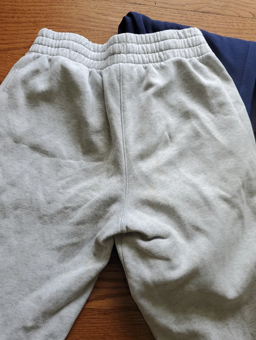 ASSORTMENT NIKE  Kids Sweatpants Bundle in Cream, Light Gray, Navy and Charcoal